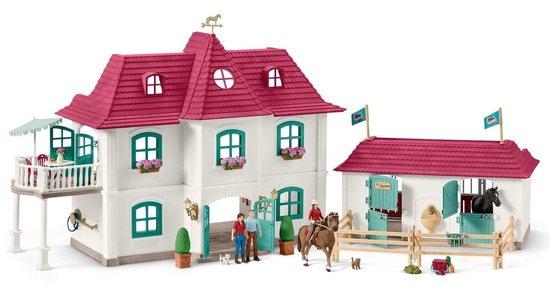 SCHLEICH Velký dům se stájí a příslušenstvím
