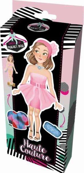 Magnetická panenka Na přehlídce